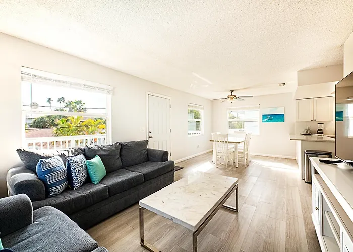 2bd 2ba Beachside E 3min To Pool! Apartment *