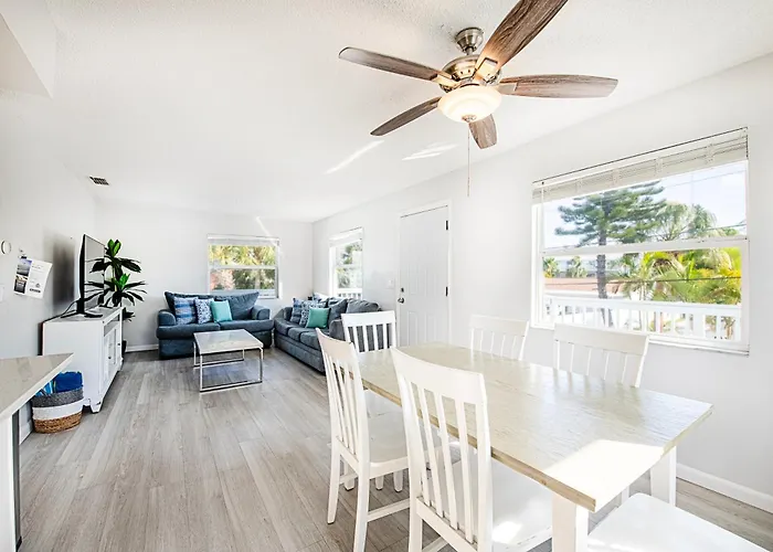 2bd 2ba Beachside E 3min To Pool! Apartment