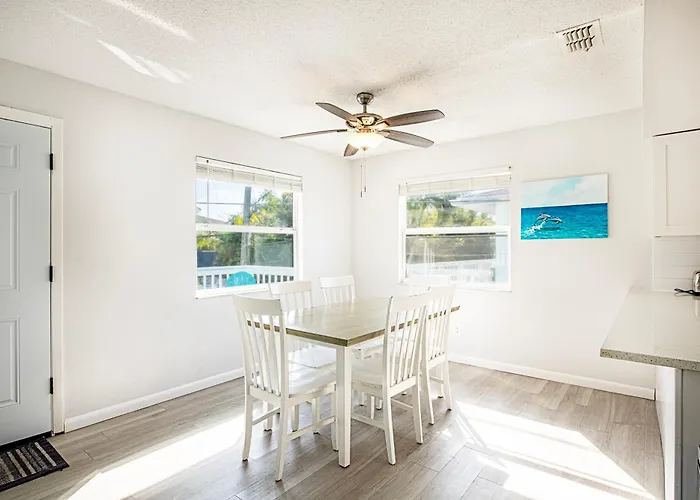 Apartment 2bd 2ba Beachside E 3min To Pool! *