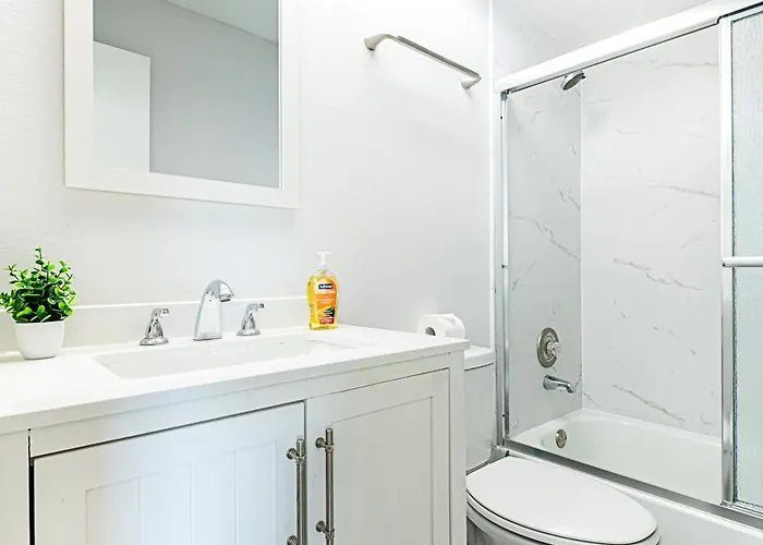 Apartamento 2bd 2ba Beachside E 3min To Pool! *