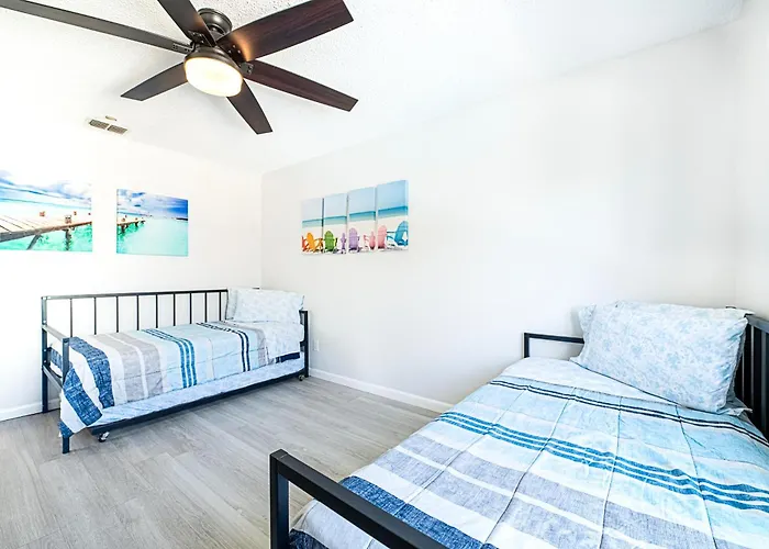 Apartment 2bd 2ba Beachside E 3min To Pool! *