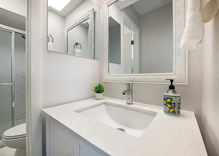 Apartment 2bd 2ba Beachside E 3min To Pool! Clearwater Beach