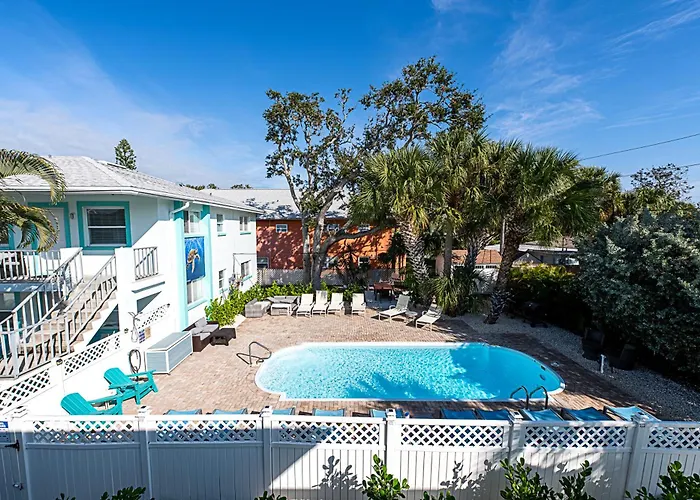Apartment 2bd 2ba Beachside E 3min To Pool!