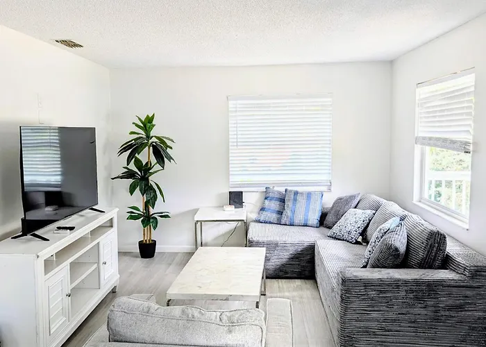 2bd 2ba Beachside E 3min To Pool! *